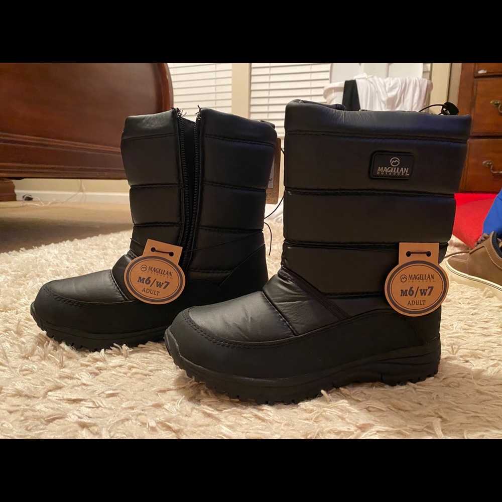 Snow boots